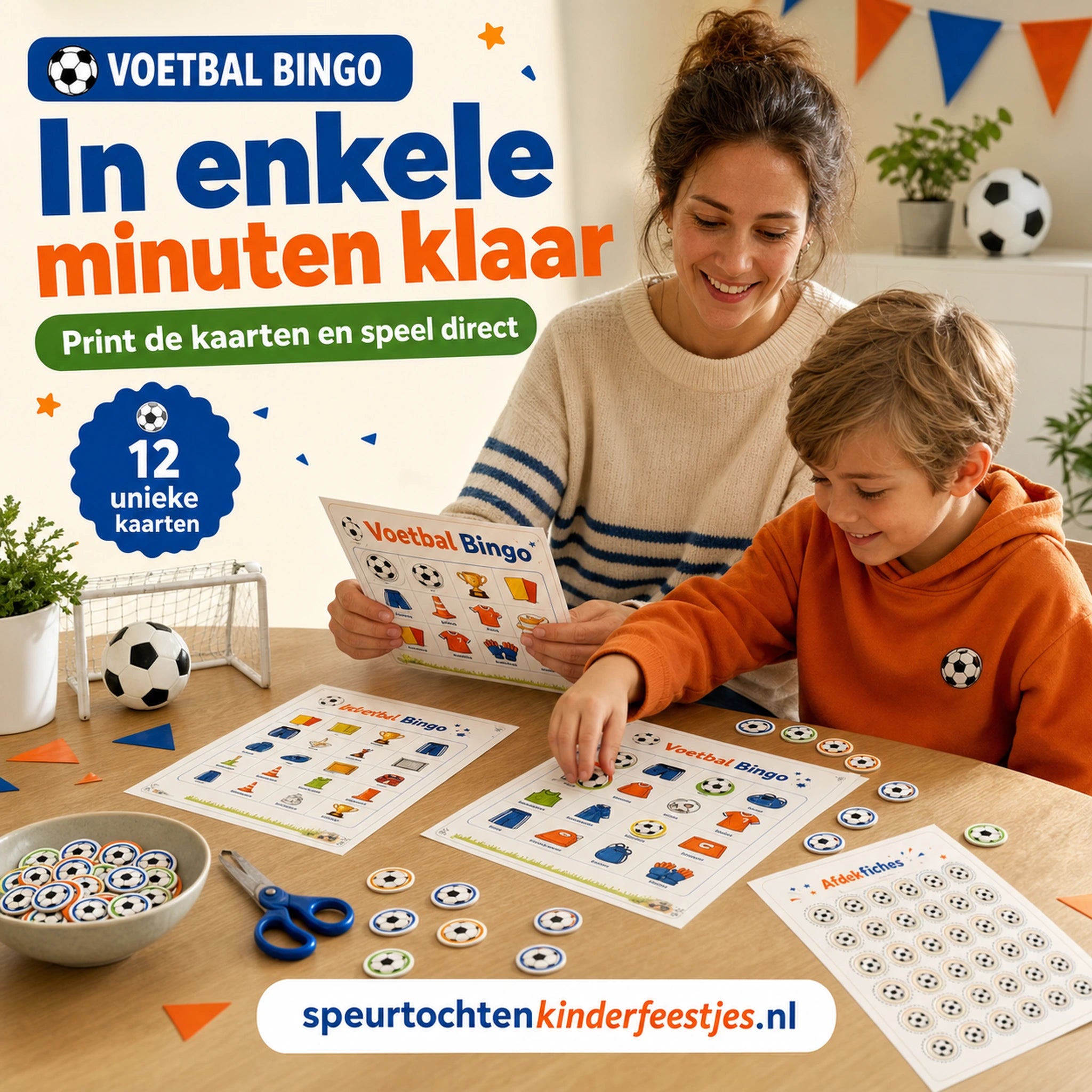 Ouder zet Voetbal bingo klaar met bingokaarten, roepkaartjes en afdekfiches