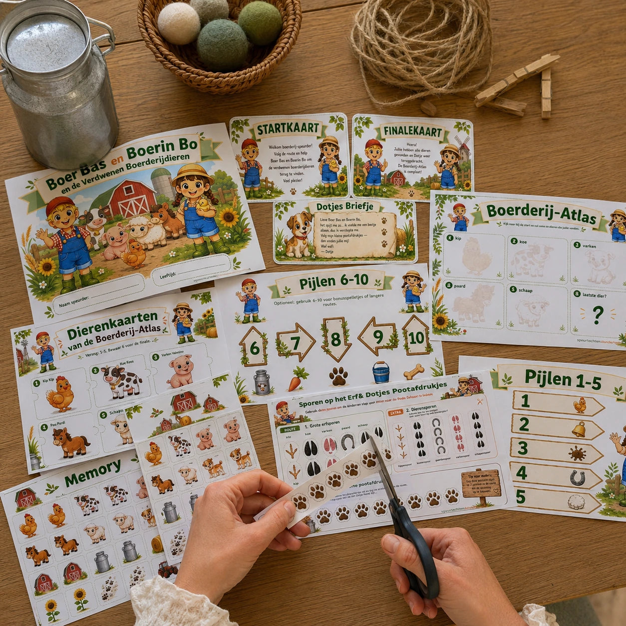 Ouder knipt pootafdrukken en dierenkaarten voor een boerderij speurtocht kinderfeestje